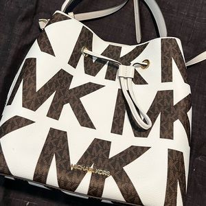 'Suri Large Graphic Logo Shoulder Bag
